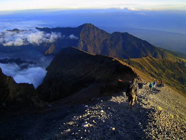 rinjani summit trek