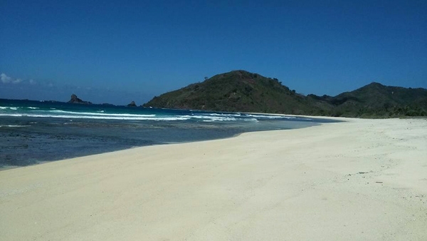 mekaki beach near pelangan