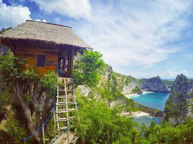 Tree house at Batu Molenteng Nusa Penida, Bali